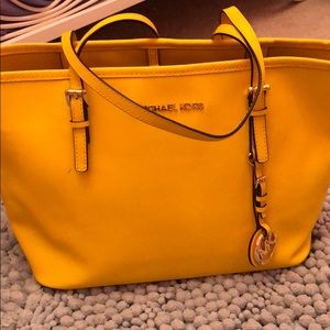 Michael kors tote